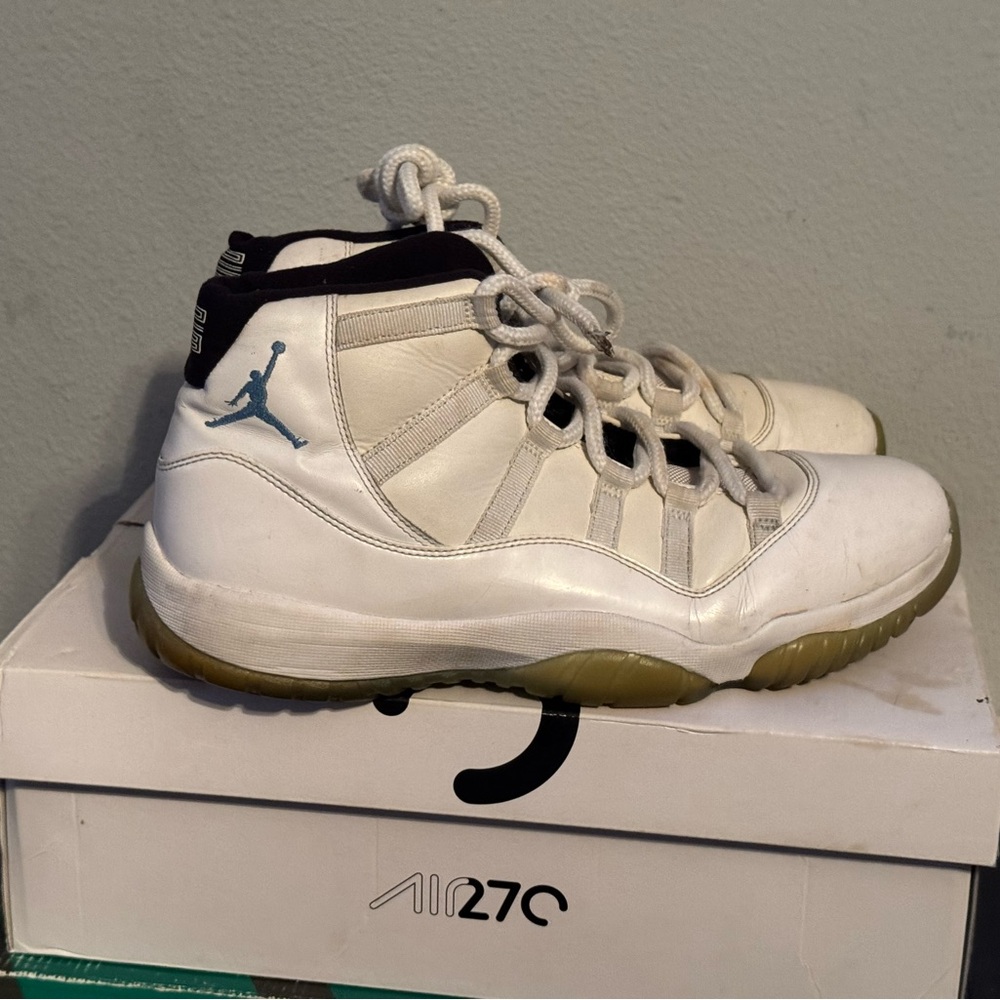 Air Jordan 11 Retro 'Legends Blue